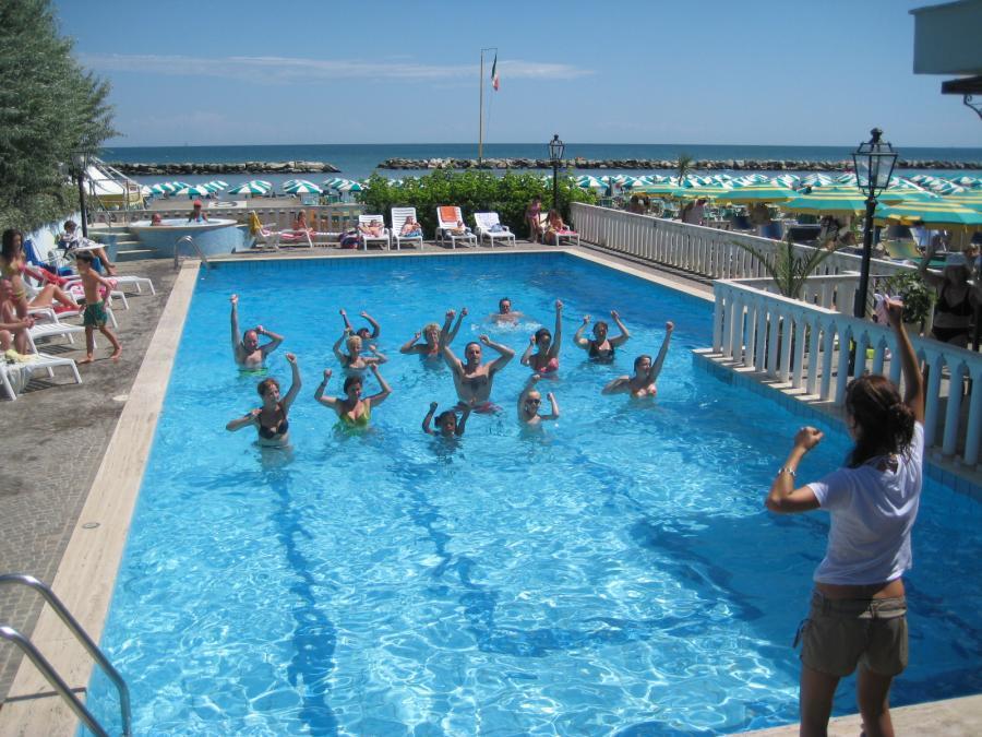 Hotel Rosa Maria Elite Bellaria-Igea Marina Buitenkant foto